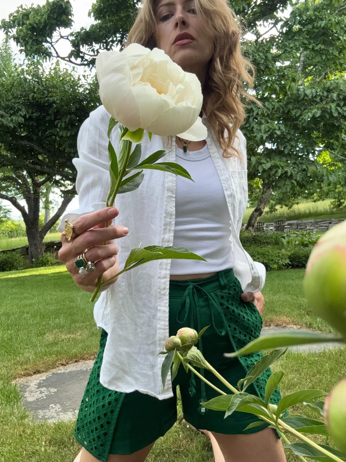 CAFE GREEN HALF APRON SHORTS